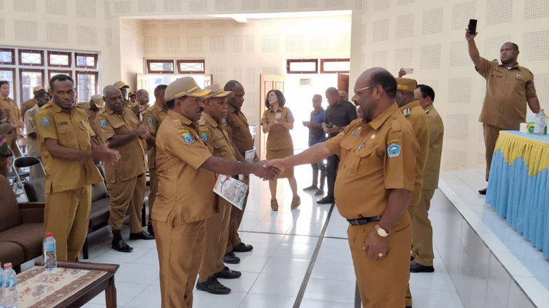 Pemkab Yalimo Serahkan DPPA Kepada SKPD. foto : humas 