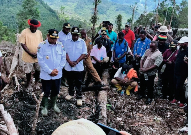 Bupati Yalimo, Dr. Nahor Nekwek, S.Pd., MM, bersama Wakil Bupati, Yan Kiraklak, S.Pd, menghadiri pembukaan lahan kopi kelompok tani Senien Horakia di Kampung Pirikalem, Distrik Abenaho, Rabu (20/8/2025).