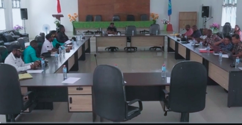 Rapat pembahasan realisasi dana Otsus yang digelar di Aula Sekretariat Dewan Kabupaten Yalimo, Jumat (22/8/2025).