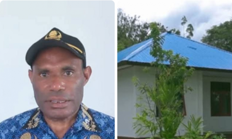 Kepala Dinas, Yonas Faluk dan Batuan Rumah dari Dana Otsus. foto : humas