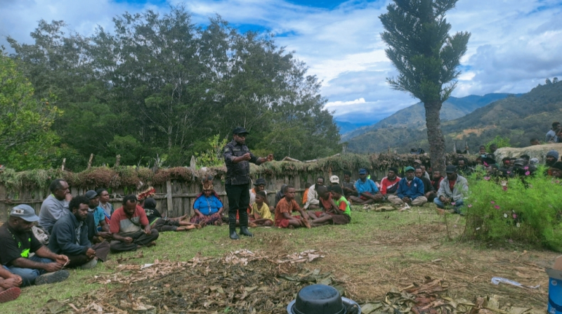 Ketua I DPR Papua Pegunungan bertatap muka dengan masyarakat adat tempat pemabgunan Jembatan Gantung Distrik Gelok Beam menghubungkan Distrik Gamelia 