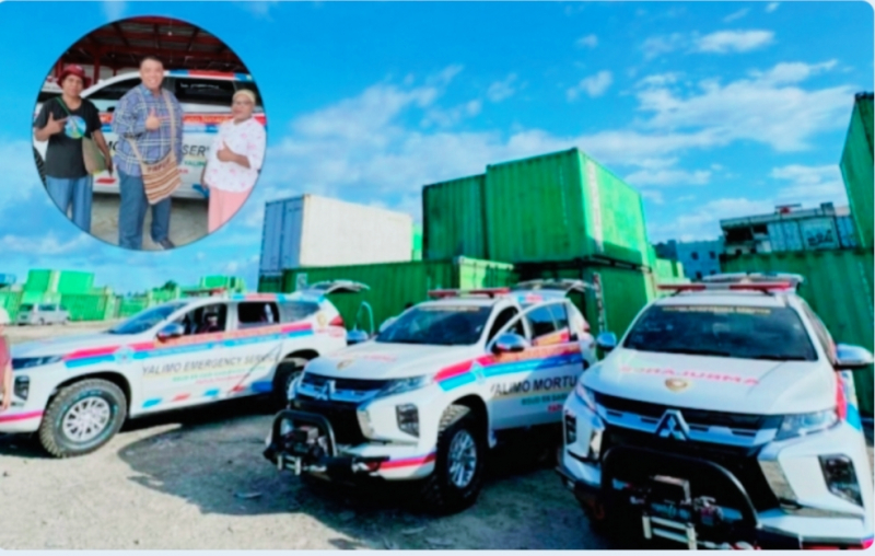 Direktur RSUD Er Dabi Kabupaten Yalimo, dr. Nataniel Imanuel Hadi, M.Kes yang Datangkan Mobil Ambulance di Kabupaten Yalimo.