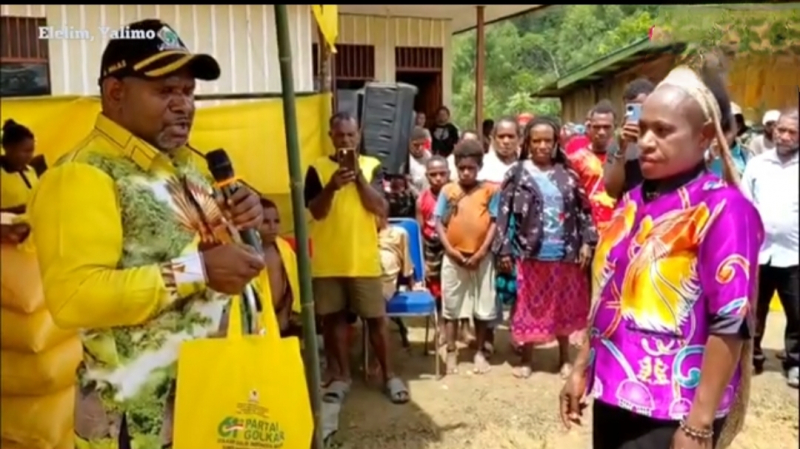 Golkar Yalimo Peringati HUT ke-61, Bagikan 500 Paket Sembako untuk Warga