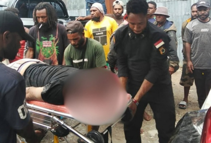 Seorang sopir sekaligus pegawai Bank Papua (BPD) Cabang Yalimo, Michael Valentino Rumbekwan, meninggal dunia setelah menjadi korban penganiayaan
